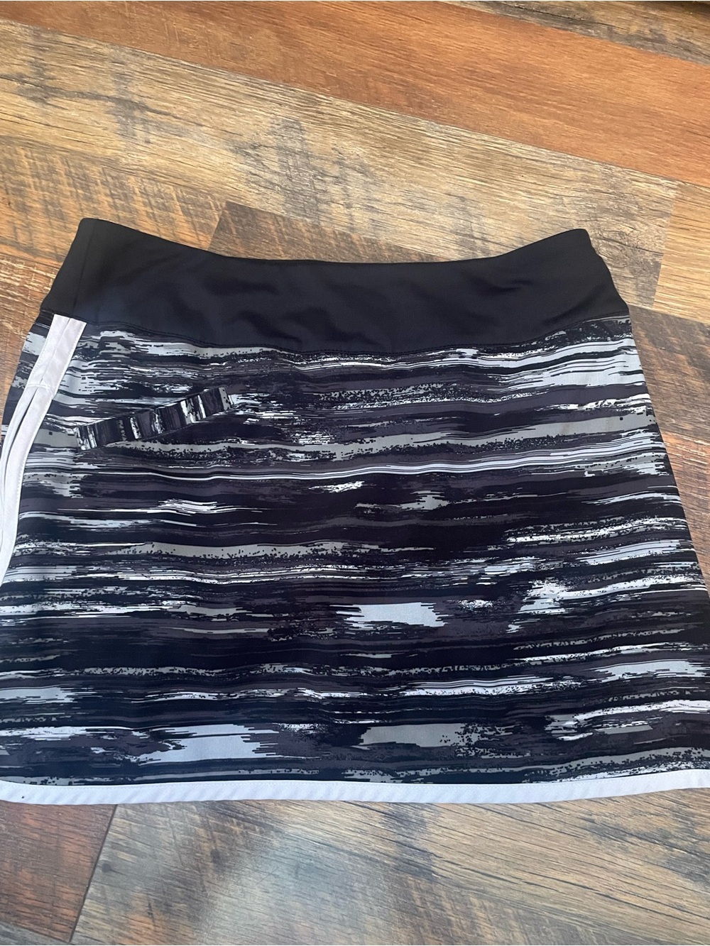 Black & Gray Striped Athletic Skort - Women's Active Skirt